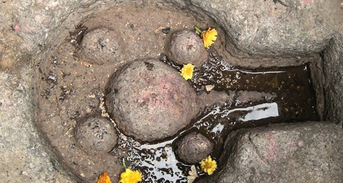 Why are they called jyotirlinga? What are those 12 jyothirlingas and where are they? The stories and information about the twelve Jyotirling in India.